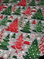 Vánoční ubrus barevné vánoční symboly na šedém podkladu