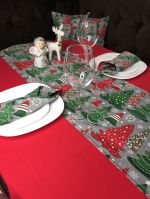 Vánoční běhoun na stůl 35x170 CM barevné vánoční symboly na šedém podkladu