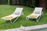 DIAMOND hliníkové lehátko s teakovými područkami - bílá/krémová DIAMOND hliníkové lehátko s teakovými područkami - bílá/krémová