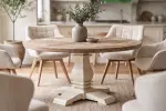 Kulatý jídelní stůl HAMPTONS 120 CM světle hnědý/krémový masiv borovice Kulatý jídelní stůl HAMPTONS 120 CM světle hnědý/krémový masiv borovice