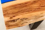 Konferenční stolek LIQUID 110 CM masiv akácie/modrý epoxidový pás