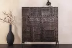 Vysoká komoda TRIBAL 3D 120 CM hnědá masiv mango
