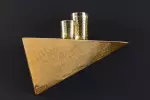 Nástěnná police PYRAMID 40 CM zlatá