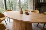 Oválný jídelní stůl ART DECO 220 CM krémový masiv mango