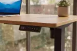 Výškově nastavitelný kancelářský stůl OAK DESK 140 CM dubový vzhled Výškově nastavitelný kancelářský stůl OAK DESK 140 CM dubový vzhled