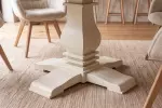 Kulatý jídelní stůl HAMPTONS 120 CM světle hnědý/krémový masiv borovice Kulatý jídelní stůl HAMPTONS 120 CM světle hnědý/krémový masiv borovice