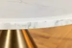 Kulatý jídelní stůl ELEGANCIA 130 CM bílá/zlatá umělý mramor
