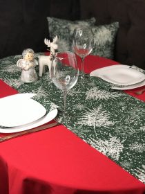Vánoční běhoun na stůl 35x230 CM bílé větvičky / vločky na zeleném podkladu